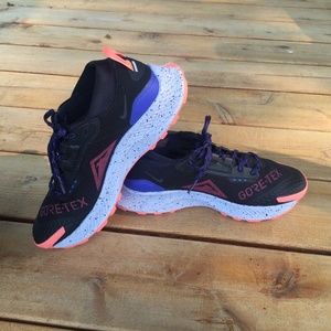 WOMEN'S NIKE PEGASUS TRAIL 3 GORE-TEX RUNNING SHOES 7.5 Worn Twice!